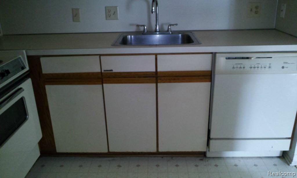 29342 Hoover Road Warren, MI 48093 - Photo 13 of 30 2014-10-07 12.25