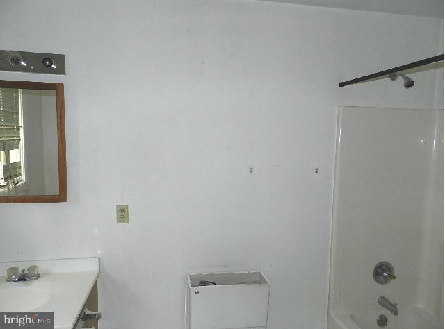 10396 Old Forge Road Waynesboro, PA 17268 - Photo 12 of 27 Bath (Master)