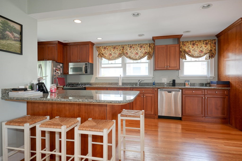 72 Richardson Road Belmont, MA 02478 - Photo 9 of 33 Gallery Image 9