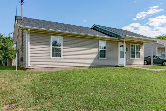 a view of a house with backyard