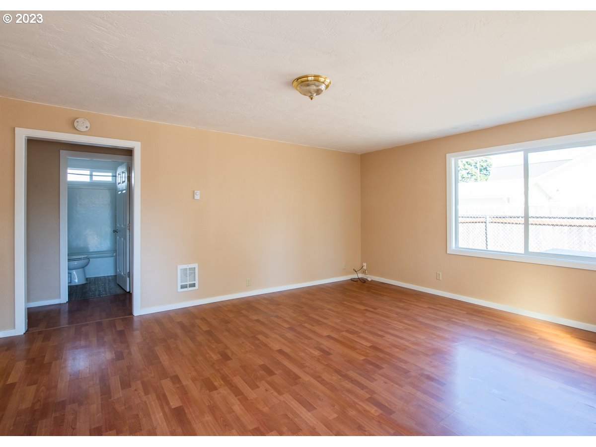 2480 D Street Springfield, OR 97477 - Photo 8 of 42
