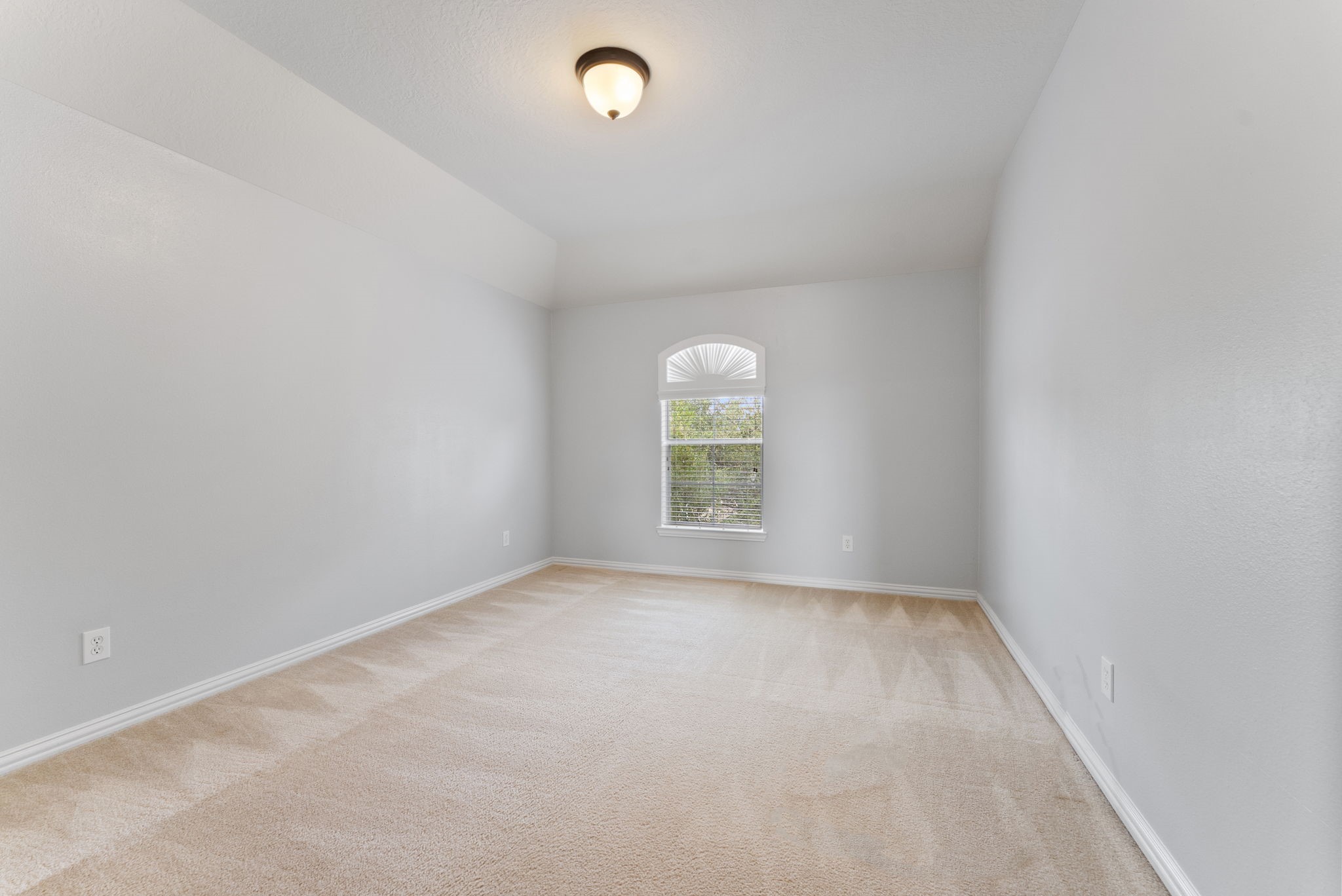 19415 Sorrell Ridge Drive Spring, TX 77388 - Photo 34 of 44 Spacious bedrooms for the kids.