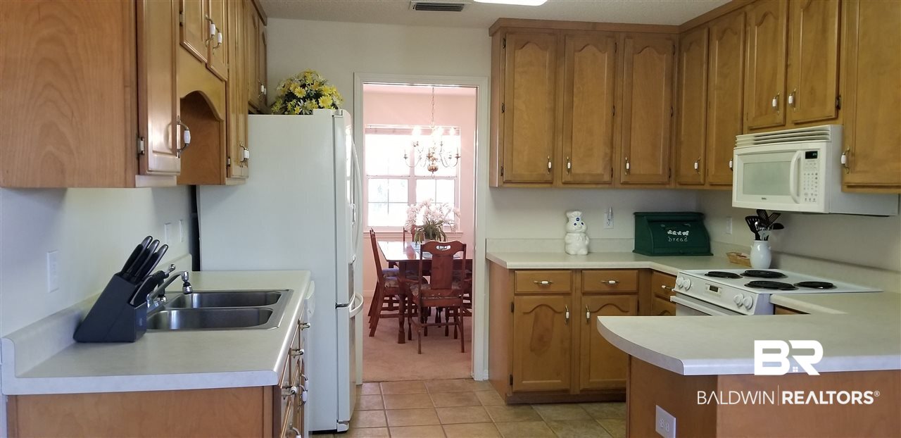 20086 Pecan Trace Fairhope, AL 36532 - Photo 13 of 44 Kitchen just off of the dining room