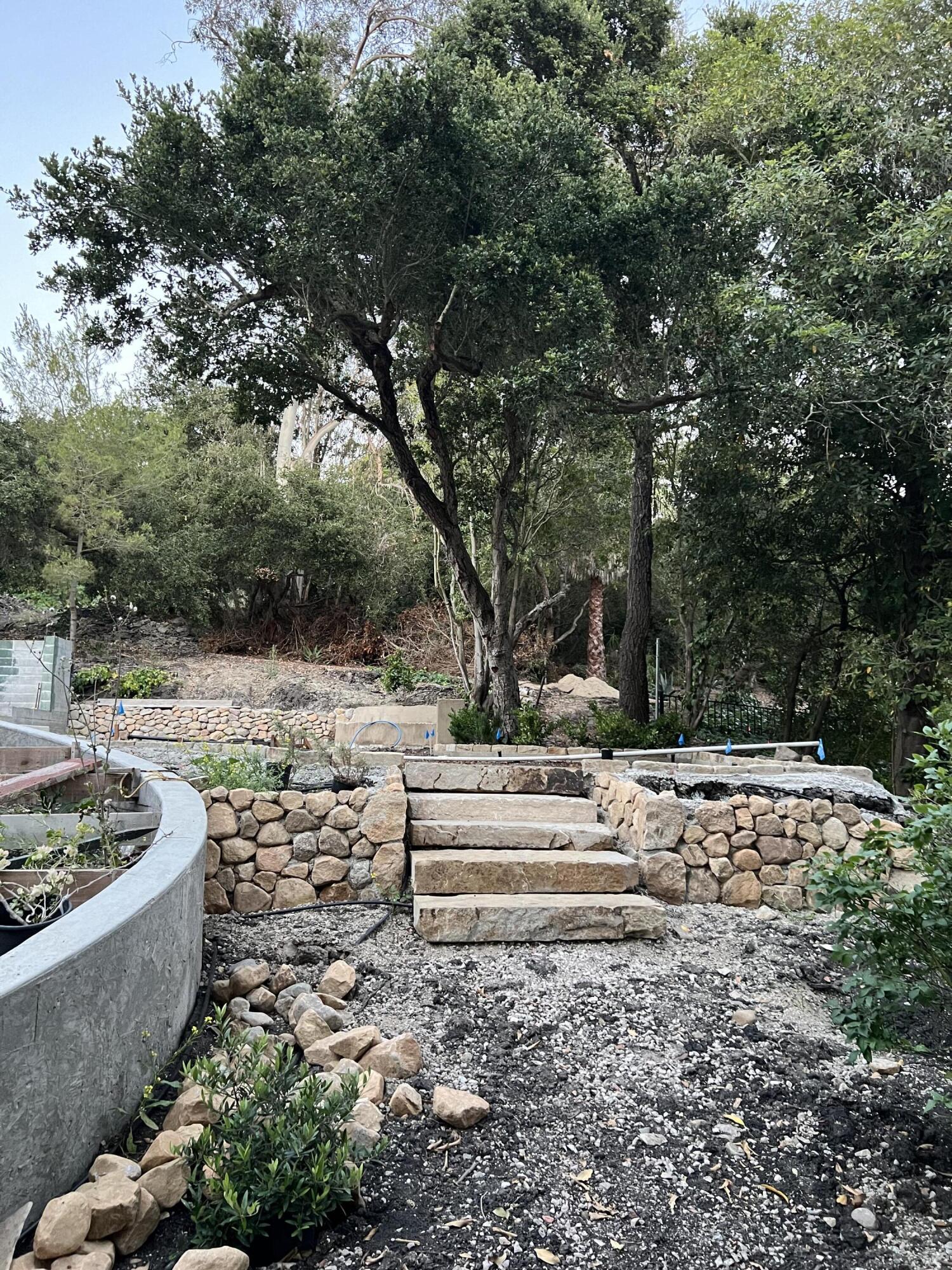 484 Barker Pass Road Montecito, CA 93108 - Photo 4 of 9 Courtyard