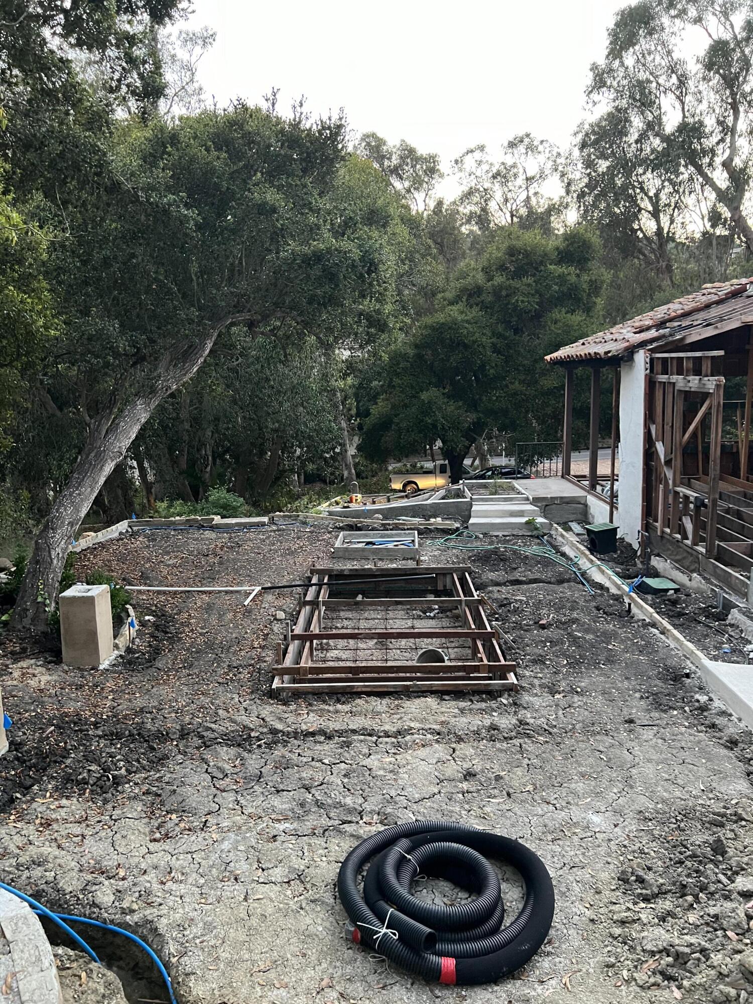 484 Barker Pass Road Montecito, CA 93108 - Photo 5 of 9 Courtyard