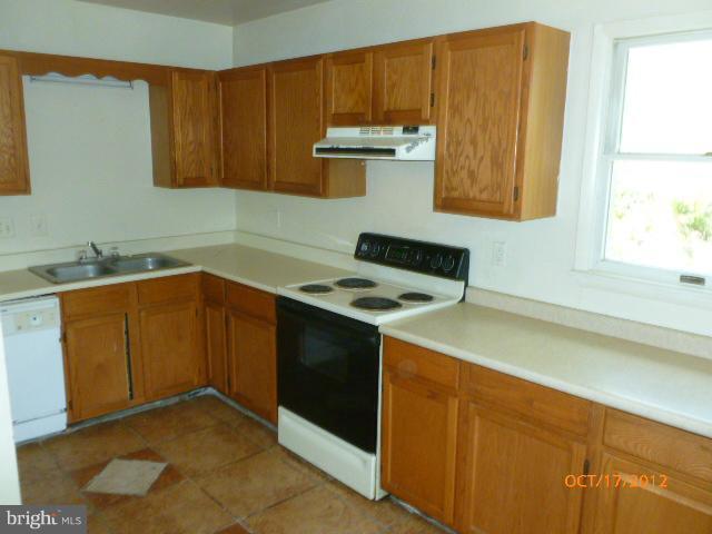 9103 Dangerfield Road Clinton, MD 20735 - Photo 7 of 14 Kitchen