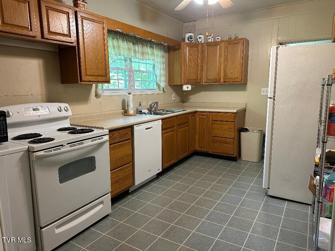 4635 Pierce Road Norton, VA 24273 - Photo 4 of 11 Kitchen