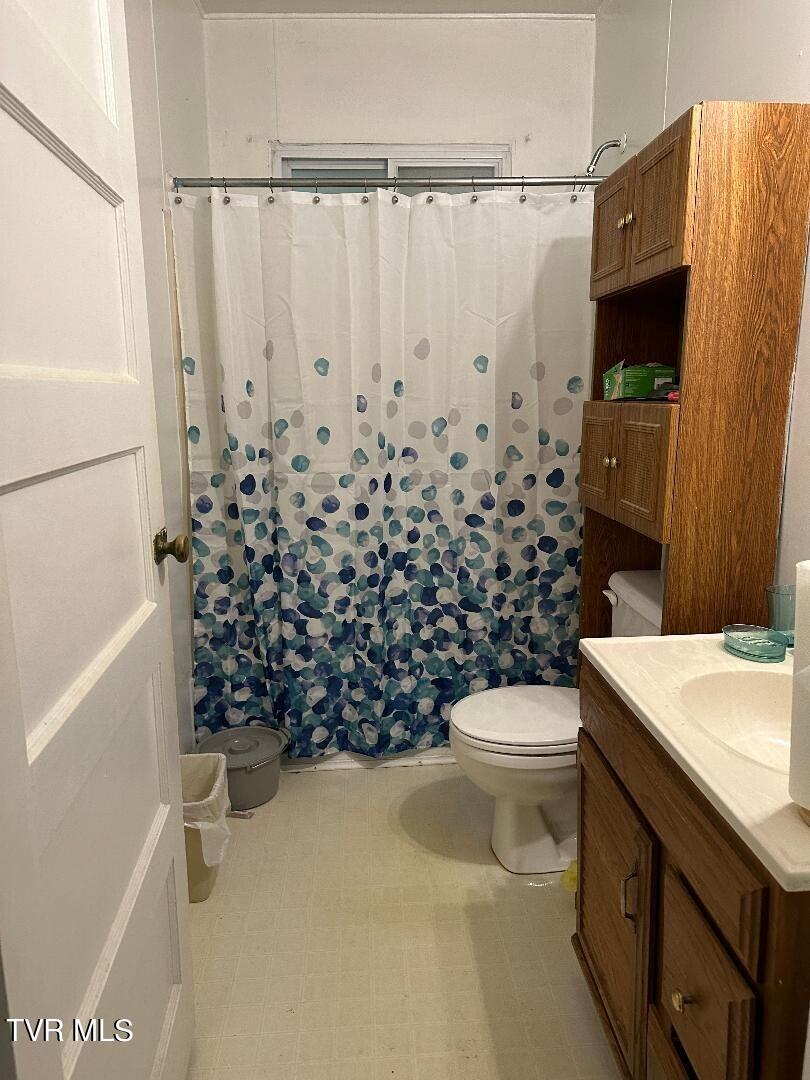 4635 Pierce Road Norton, VA 24273 - Photo 8 of 11 Bath