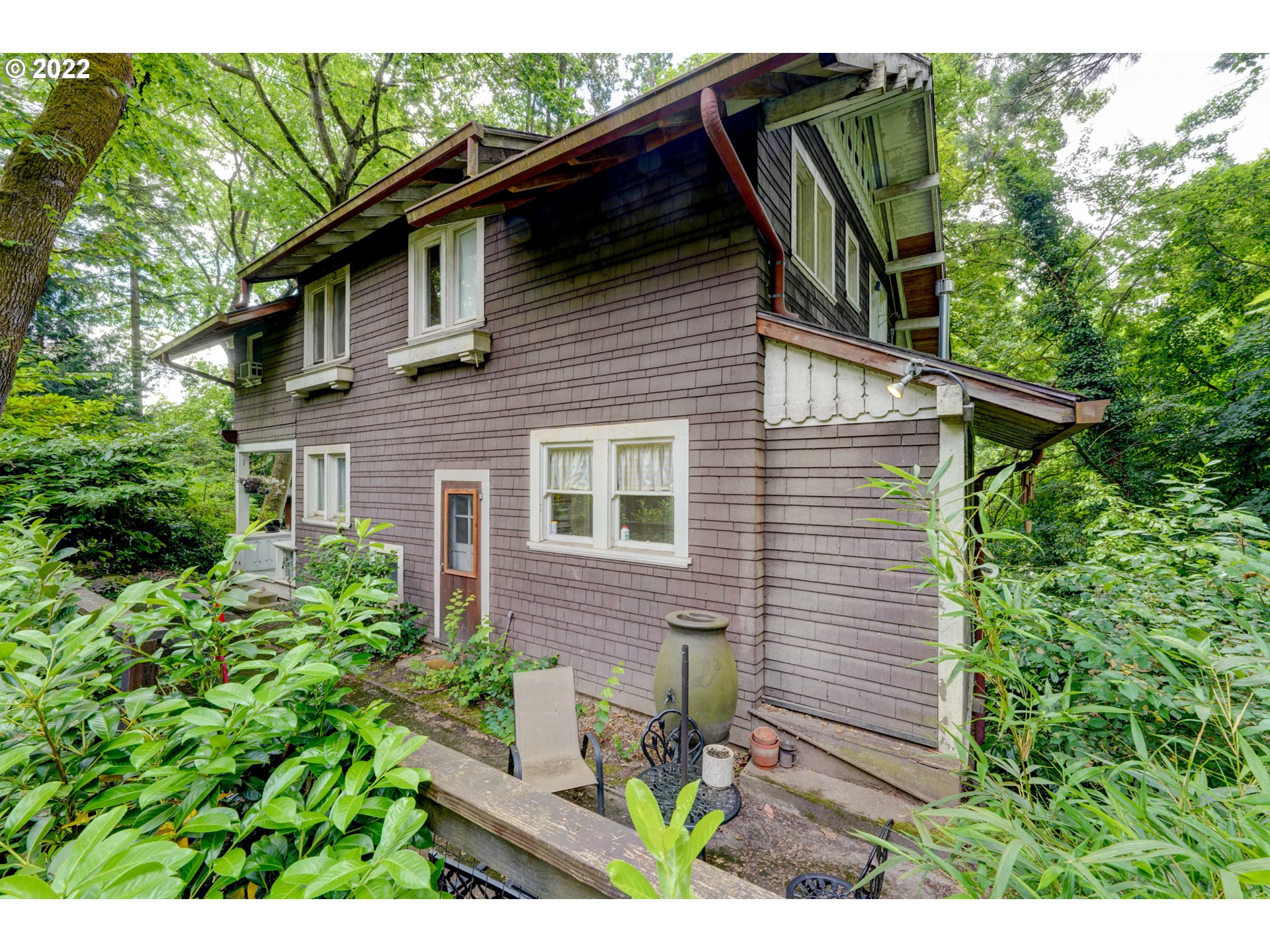2160 Southwest Kings Court Portland, OR 97205 - Photo 2 of 24 Gallery Image 2