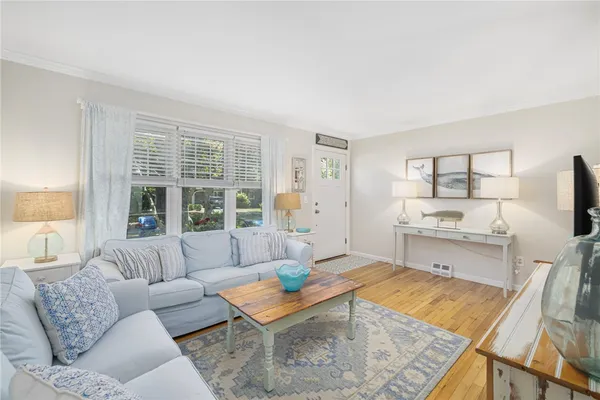 $2,900 | 133 Carroll Avenue, Newport, RI 02840