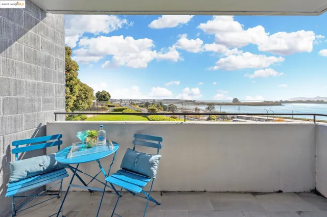 $388,000 | 555 Pierce Street, Unit 203, Albany, CA 94706