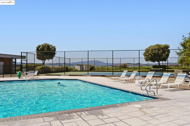 $388,000 | 555 Pierce Street, Unit 203, Albany, CA 94706