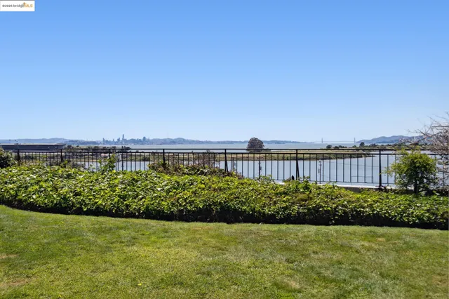 $388,000 | 555 Pierce Street, Unit 203, Albany, CA 94706