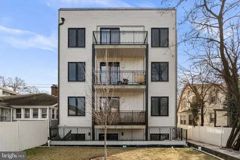 $520,000 | 1002 Rhode Island Avenue Northeast, Unit 8, Washington, DC 20018