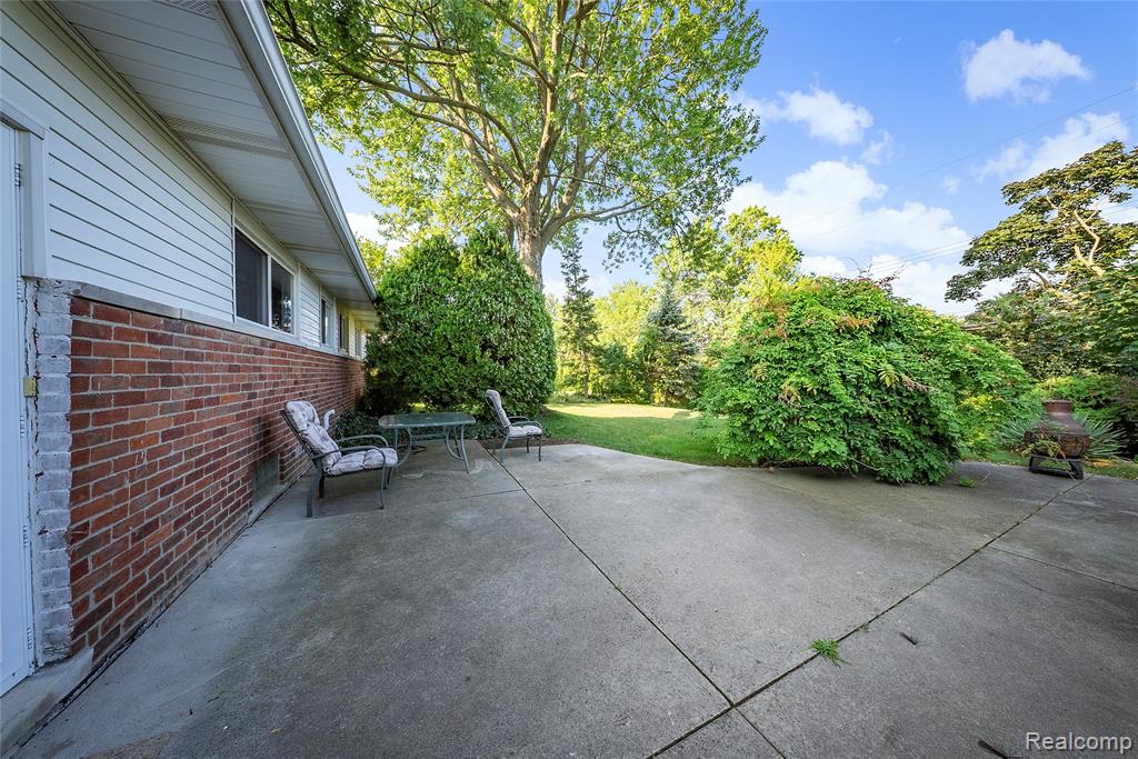 2430 Middlefield Road Trenton, MI 48183 - Photo 32 of 35