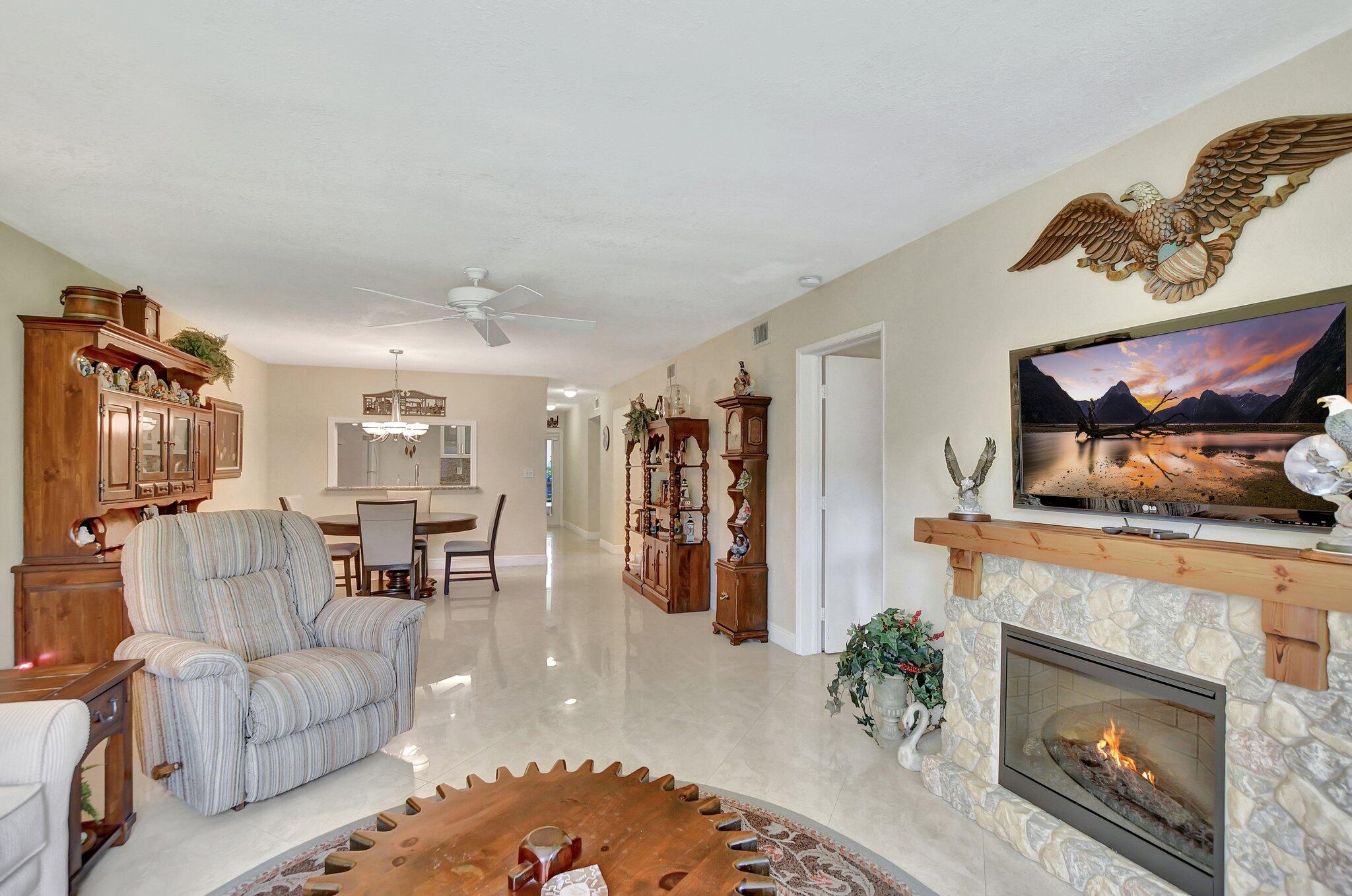 9070 Fairbanks Lane, Unit 4 Boca Raton, FL 33496 - Photo 12 of 39 GREAT ROOM