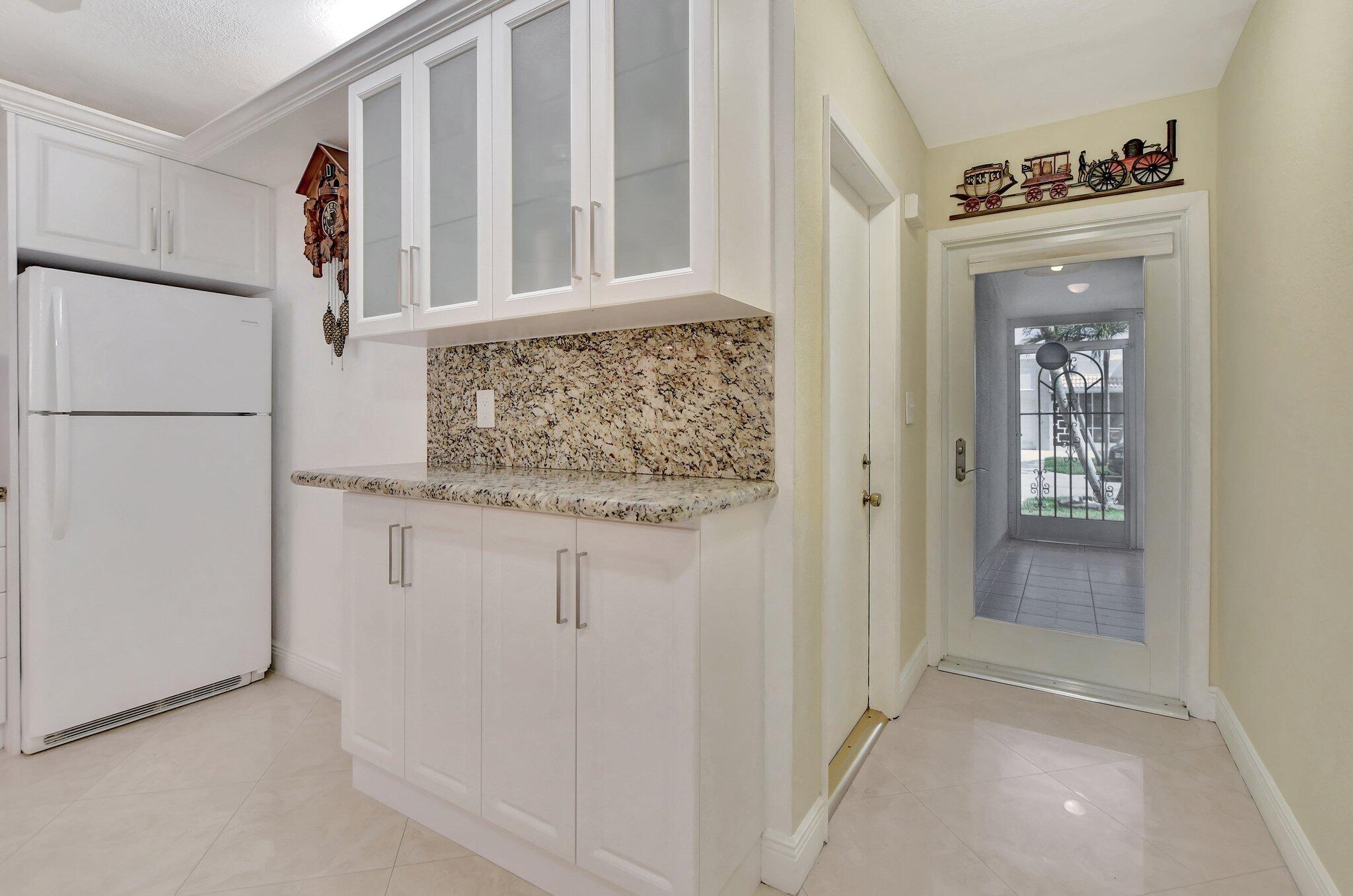 9070 Fairbanks Lane, Unit 4 Boca Raton, FL 33496 - Photo 5 of 39 ENTRY INTO KITCHEN