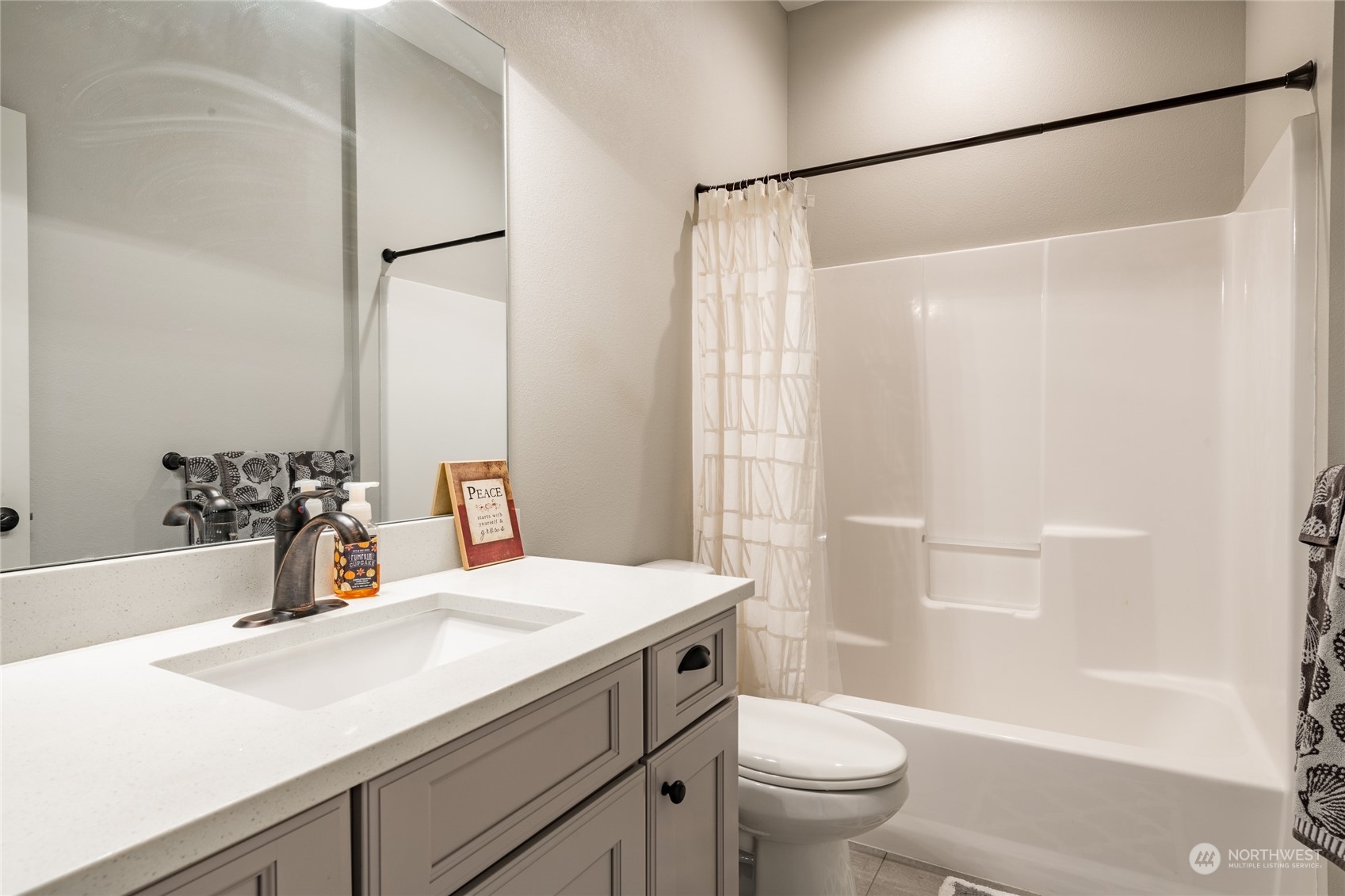 175 Ridgeview Street Sumas, WA 98295 - Photo 29 of 40 a bathroom with a sink and a mirror