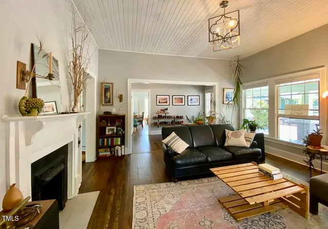 $2,600 | 101 South Briggs Avenue, Durham, NC 27703