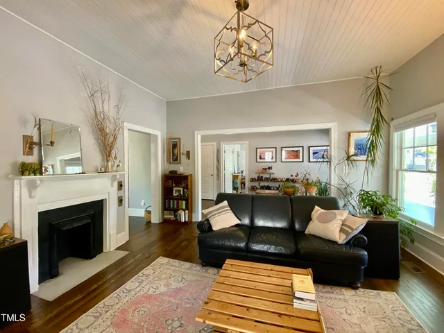 $2,600 | 101 South Briggs Avenue, Durham, NC 27703