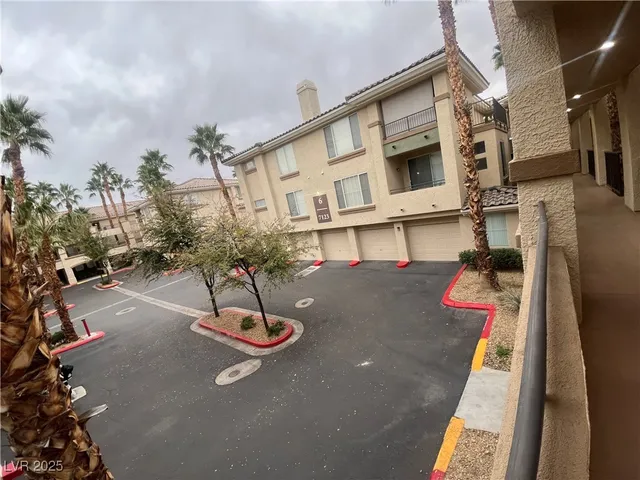 $1,550 | 7123 South Durango Drive, Unit 205, Las Vegas, NV 89113