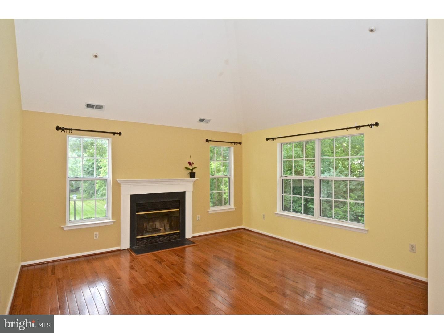 322 Brickhouse Road Princeton, NJ 08540 - Photo 3 of 20 Living Room