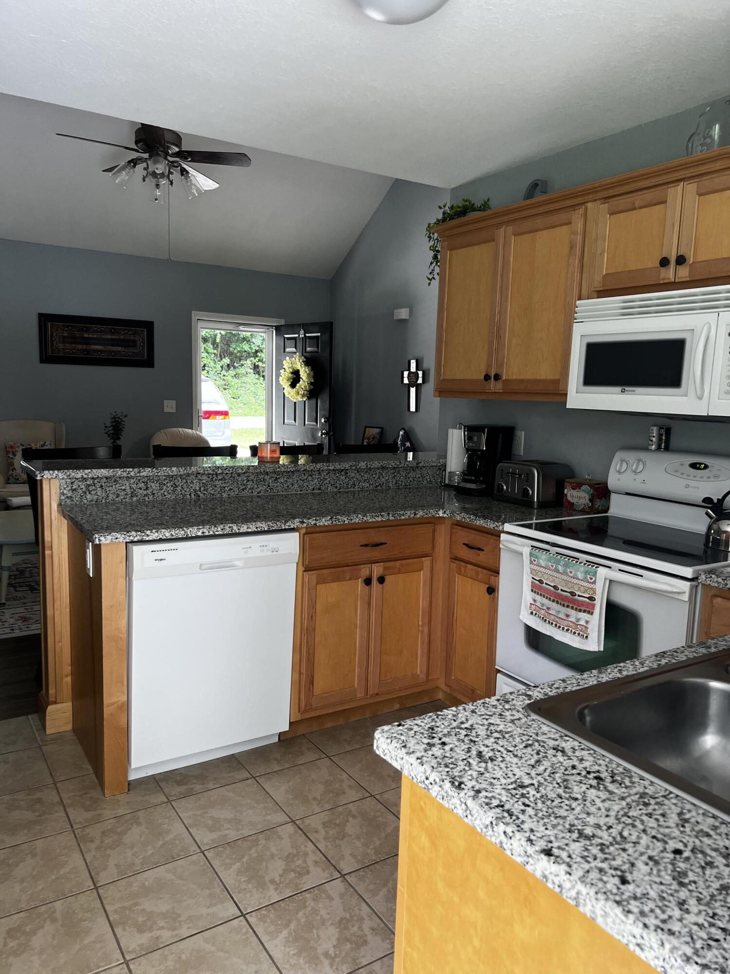 526 Isbill Road Chattanooga, TN 37419 - Photo 9 of 24 A526FCEE-026D-46A5-868E-7413B38636D7