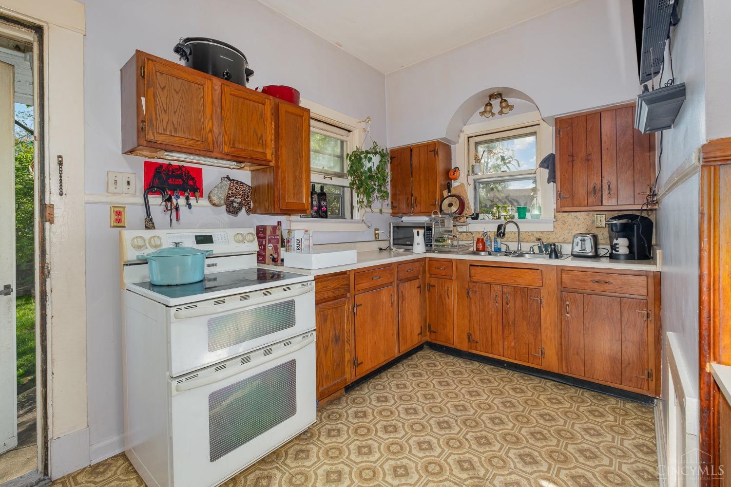 1260 Section Road Cincinnati, OH 45237 - Photo 7 of 15