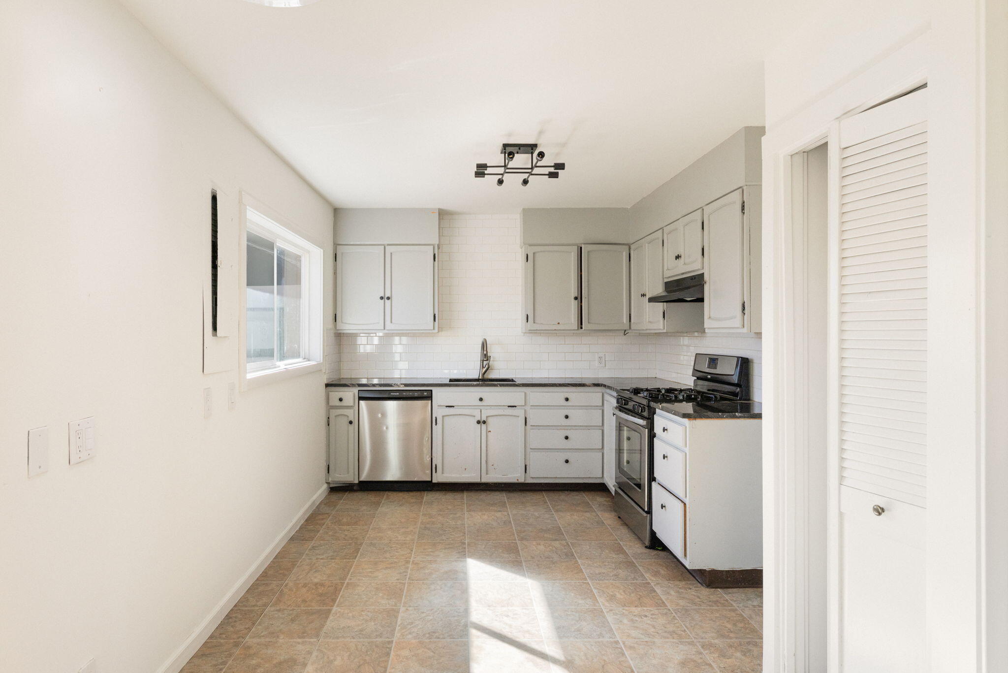 1830 Southwest 16th Street Redmond, OR 97756 - Photo 6 of 31 Dry Sky - 1830 SW 16th St (6 of 30)