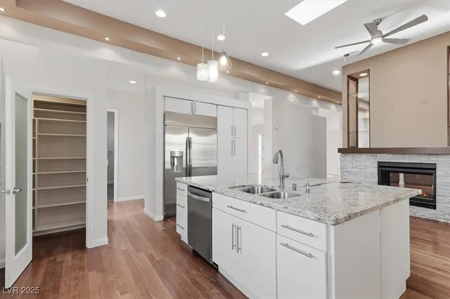 $1,800,000 | 928 Santa Helena Avenue, Henderson, NV 89002