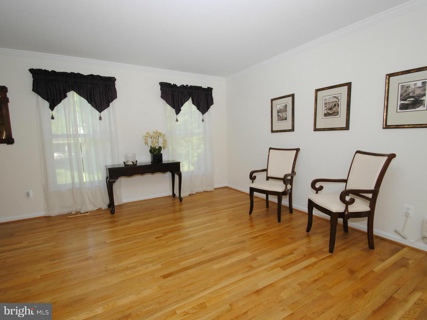 293 Locust Ridge Lane Arnold, MD 21012 - Photo 12 of 30 Living Room