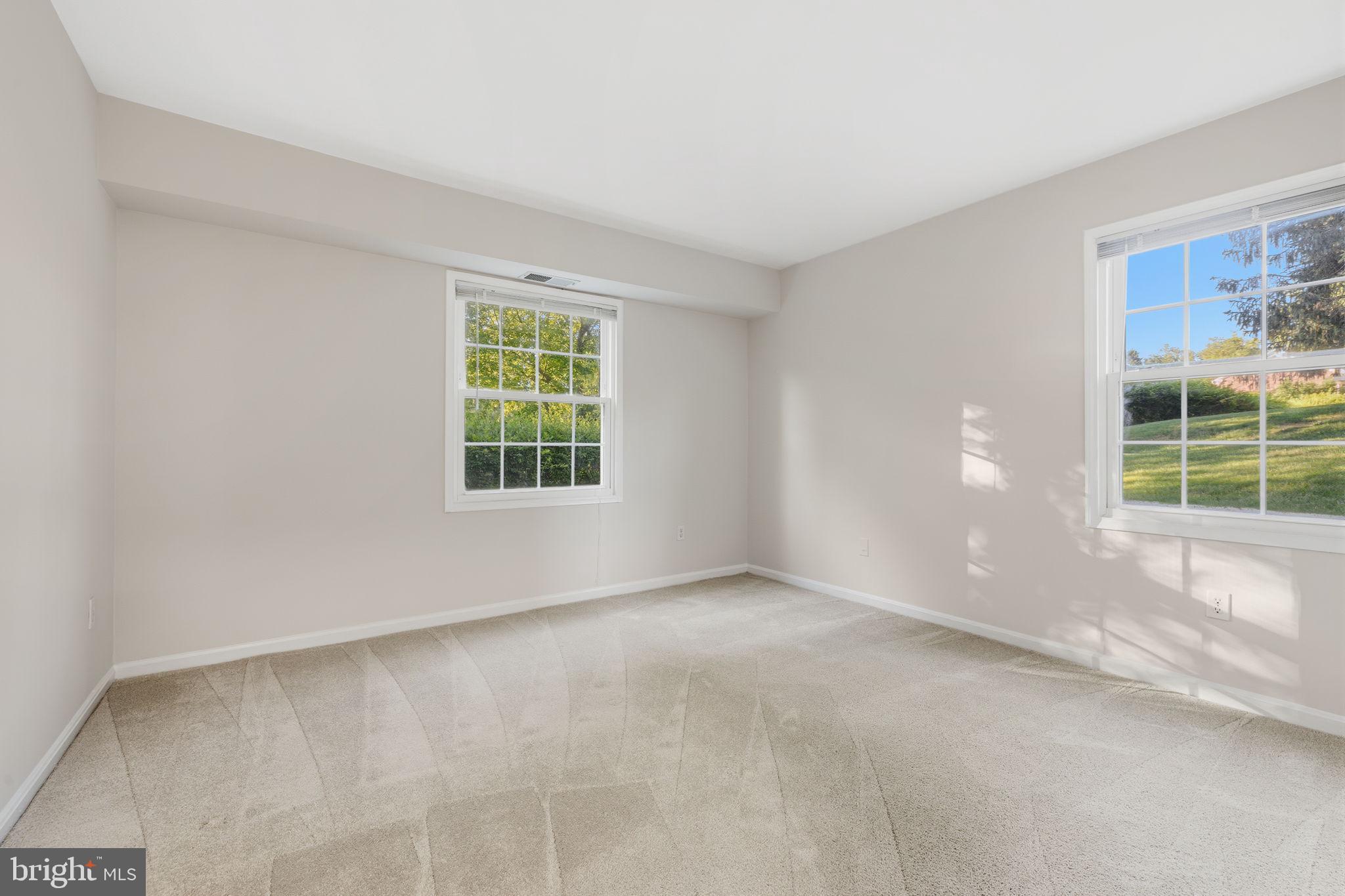5817 Rexford Drive, Unit 798 Springfield, VA 22152 - Photo 12 of 23 a view of an empty room with a window