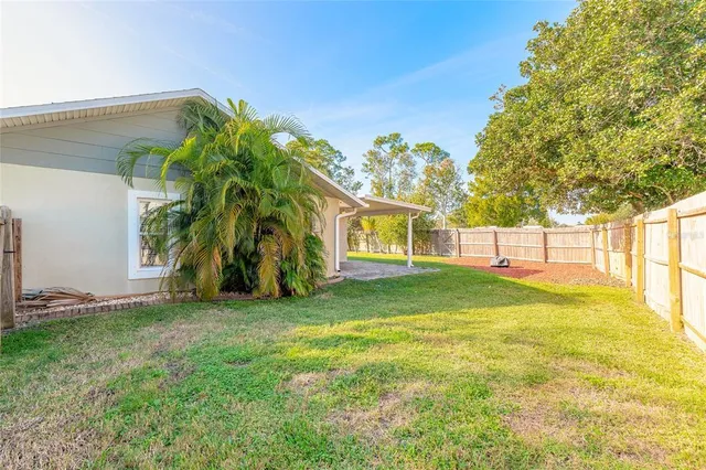 a view of a house with a backyard