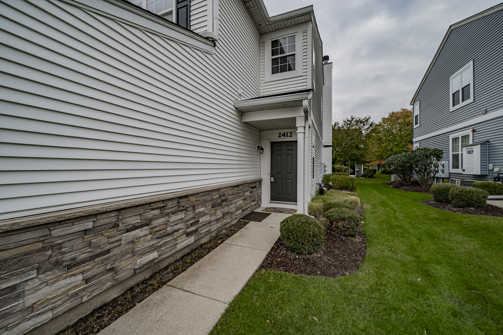 2412 Golf Ridge Circle Naperville, IL 60563 - Photo 2 of 33