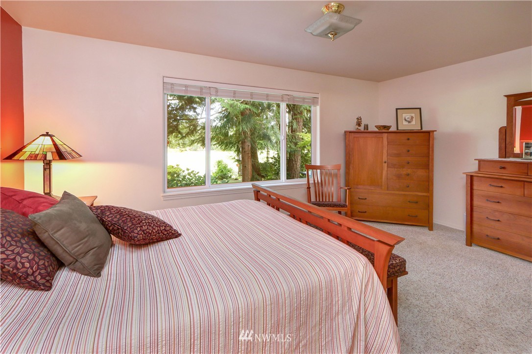 211 East Soderberg Road Allyn, WA 98524 - Photo 11 of 25 Gallery Image 11