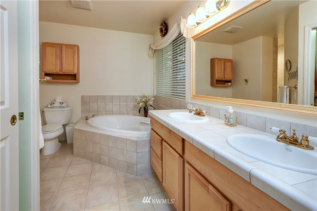 211 East Soderberg Road Allyn, WA 98524 - Photo 12 of 25 Gallery Image 12