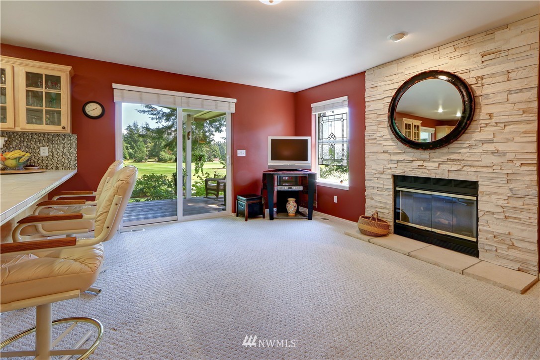 211 East Soderberg Road Allyn, WA 98524 - Photo 5 of 25 Gallery Image 5