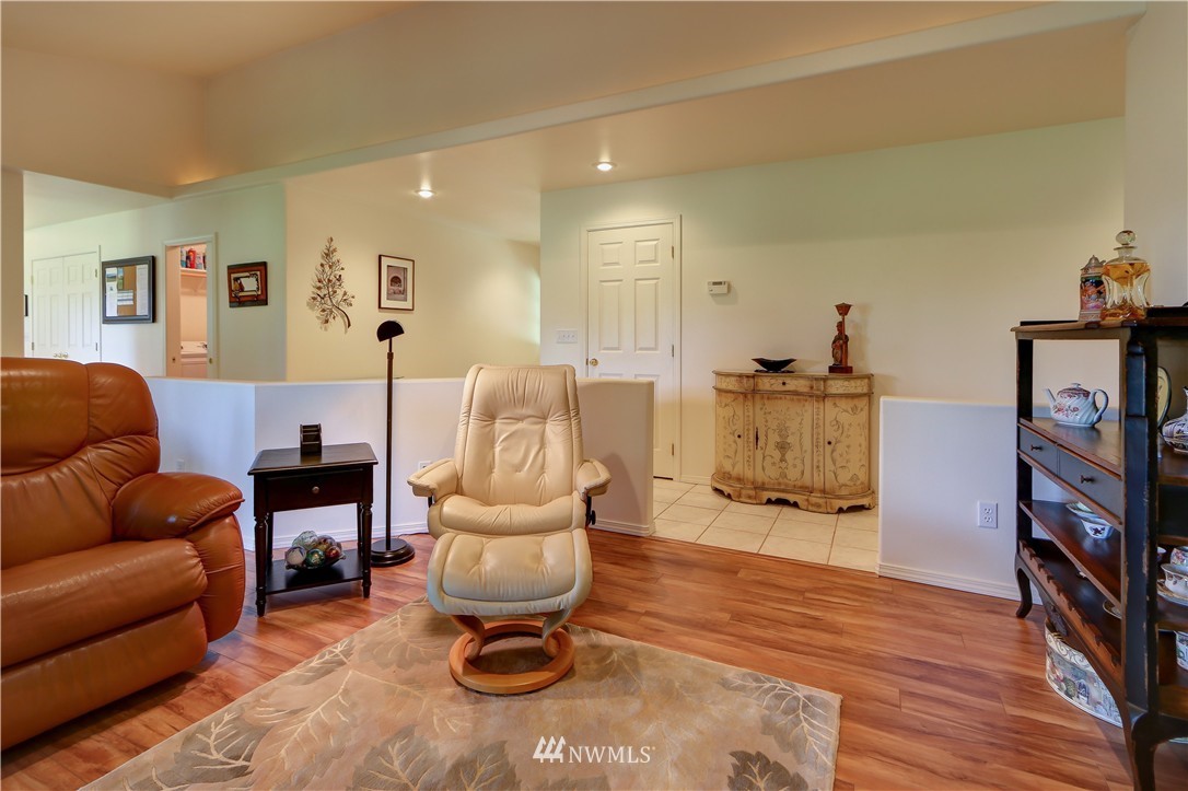 211 East Soderberg Road Allyn, WA 98524 - Photo 8 of 25 Gallery Image 8