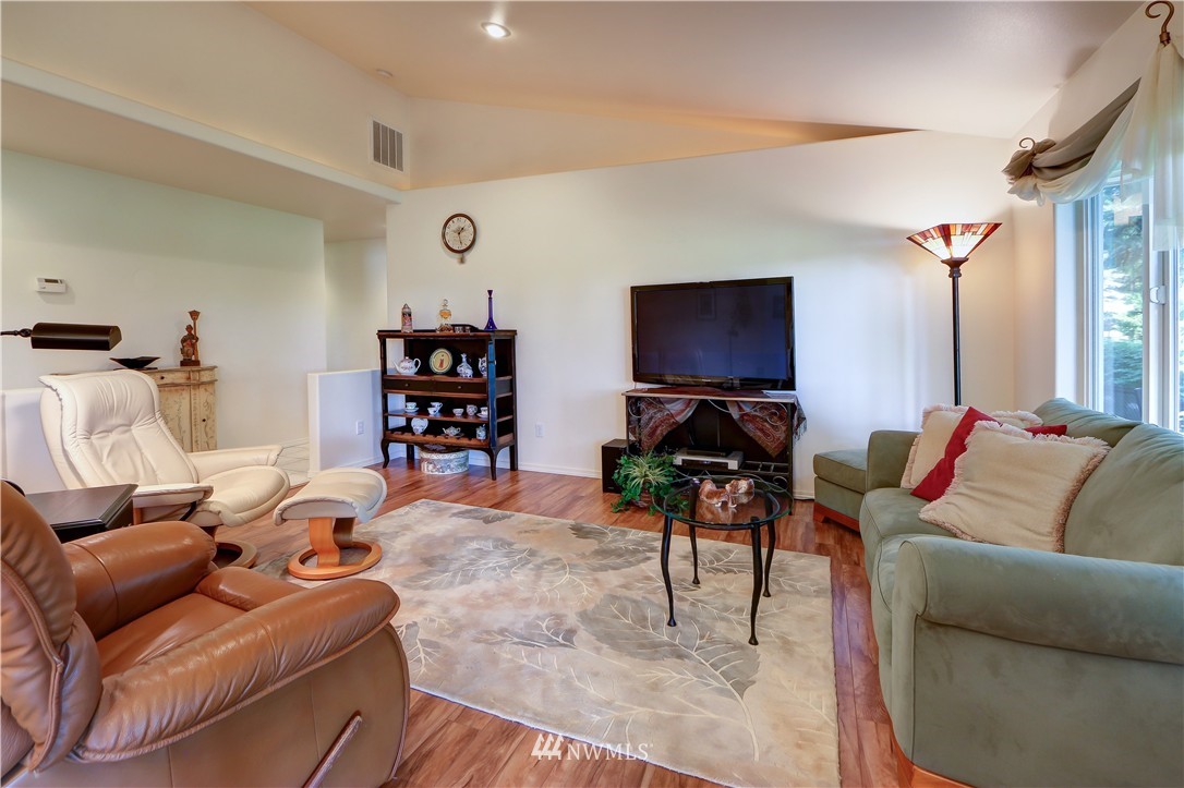 211 East Soderberg Road Allyn, WA 98524 - Photo 10 of 25 Gallery Image 10