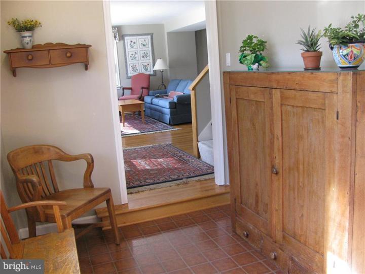 205 Paper Mill Road Oreland, PA 19075 - Photo 6 of 24 Foyer