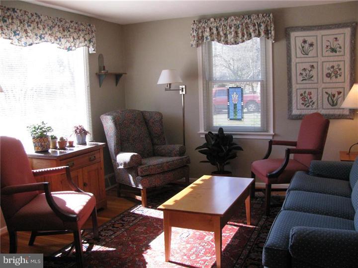 205 Paper Mill Road Oreland, PA 19075 - Photo 7 of 24 Living Room