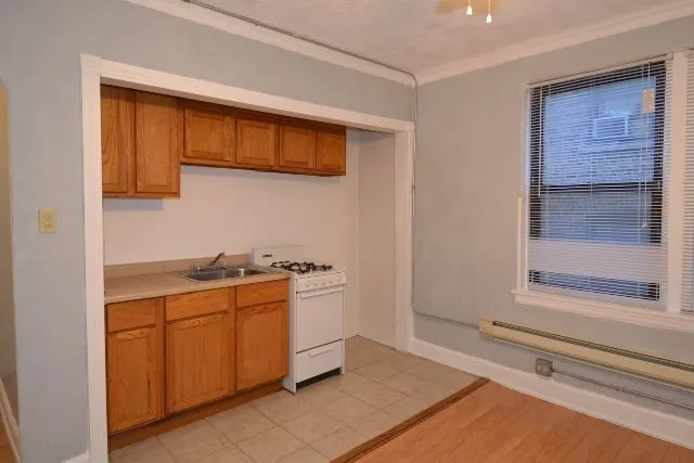 $1,075 | 4735 North Beacon Street, Unit 307, Chicago, IL 60640