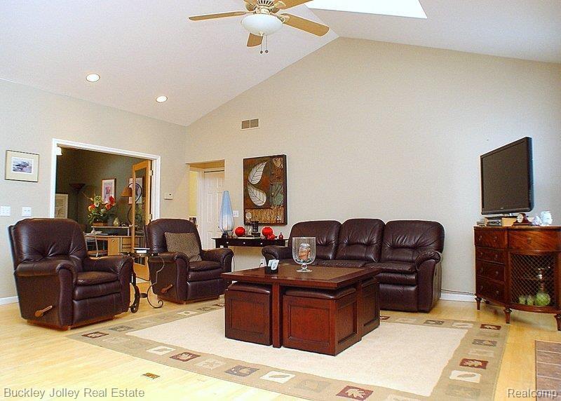2380 Corlett Road Brighton, MI 48114 - Photo 7 of 21 Foyer