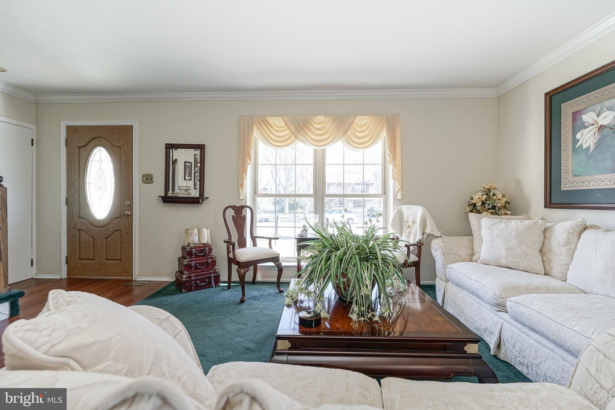 12 Henry Street Riverside, NJ 08075 - Photo 8 of 41 Living Room