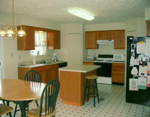 67 Peters Road Greensburg, PA 15601 - Photo 2 of 7 Kitchen.