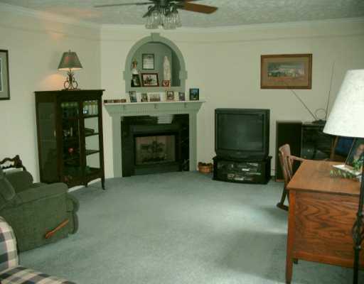 67 Peters Road Greensburg, PA 15601 - Photo 3 of 7 Den/Family/Great Room.