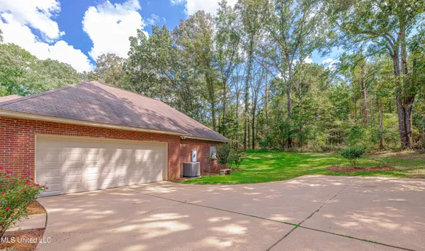 $325,000 | 1850 Fairchild Road, Meridian, MS 39307