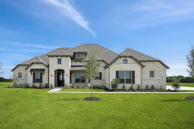 $748,900 | 112 Swan Lake Drive, Waxahachie, TX 75165