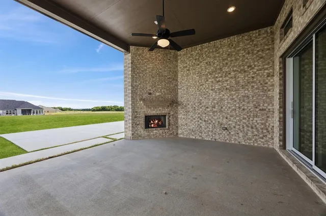 $748,900 | 112 Swan Lake Drive, Waxahachie, TX 75165
