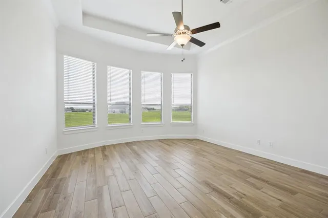 $748,900 | 112 Swan Lake Drive, Waxahachie, TX 75165